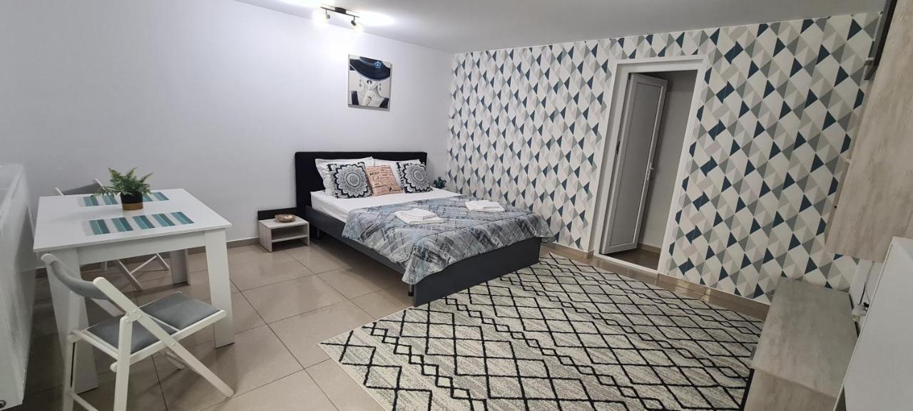Seby Studio Constanta Luaran gambar
