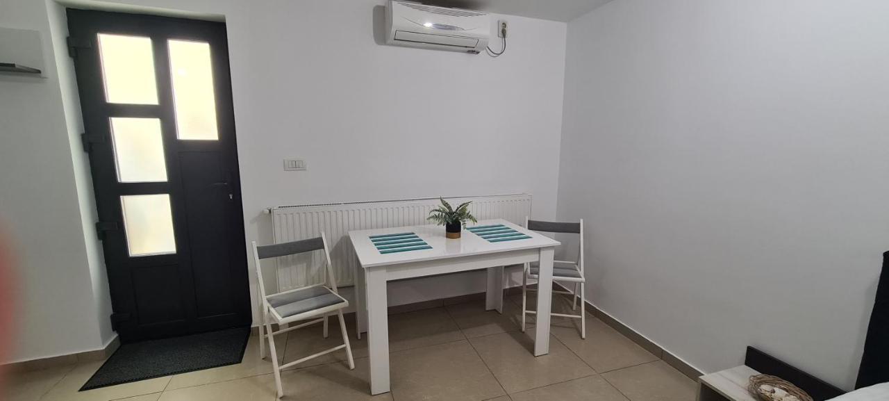 Seby Studio Constanta Luaran gambar